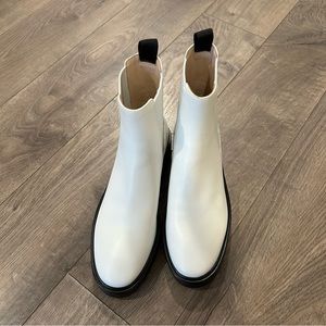 BRAND NEW Stuart Weitzman Booties